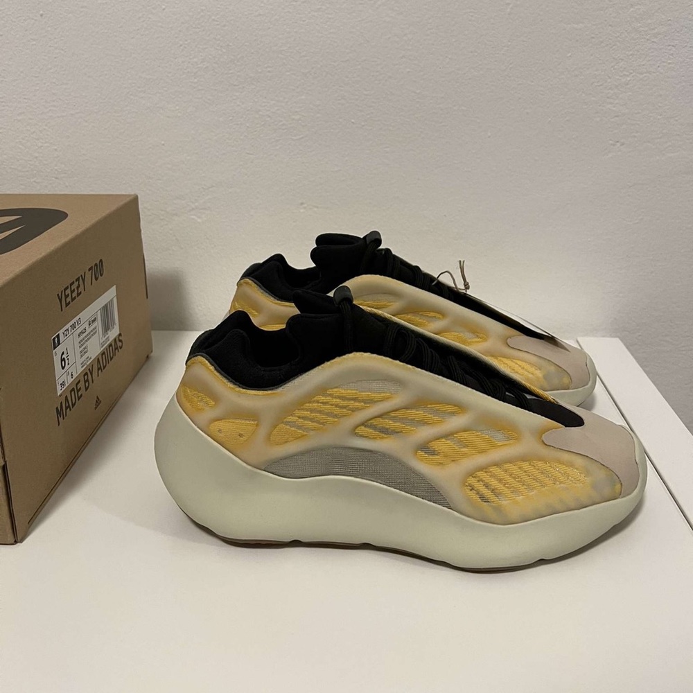 Yeezy 700 V3 Mono Safflower